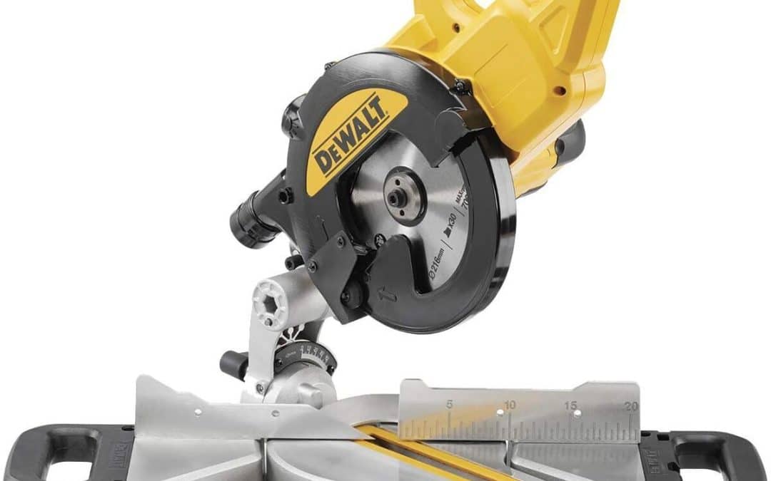 Test : scie à onglet Dewalt DWS774-QS 1400 W