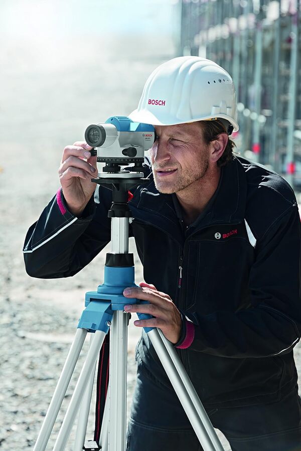 Bosch Professional Niveau optique GOL 32 D (grossissement 32x, unité de mesure: 360 degrés, portée : jusqu’à 120 m, dans un coffret de transport)