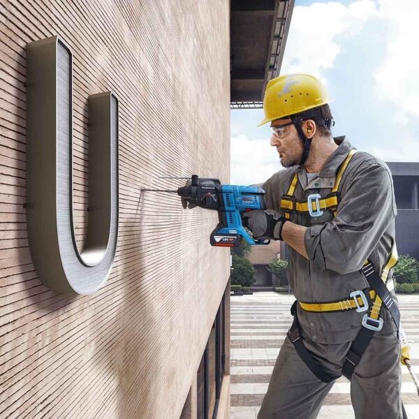 Bosch Professional 18V System perforateur sans-fil GBH 18V-21 (force de frappe maxi 2 J, sans batterie ni chargeur, dans boîte carton)