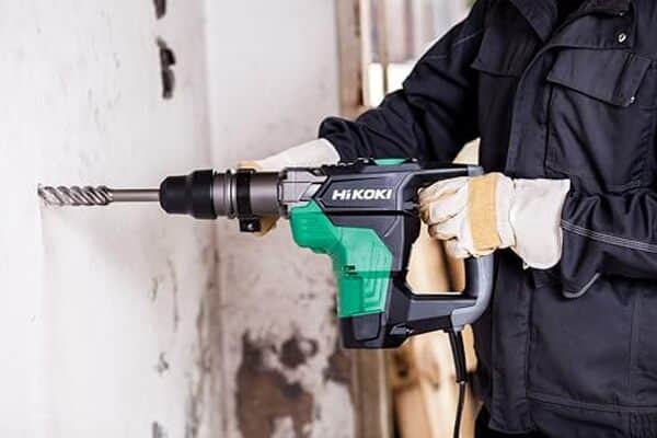 Découvrez notre analyse détaillée du marteau HiKOKI SDS-Max 1100W : alliez puissance et confort pour vos travaux de construction et rénovation