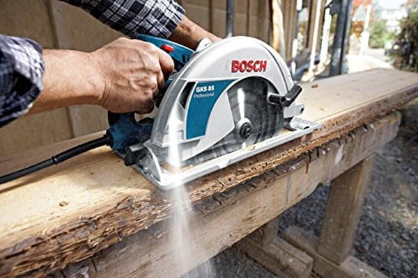 Découvrez notre test approfondi de la scie circulaire Bosch GKS 85 : performances, fonctionnalités et conseils pour choisir l'outil idéal pour vos travaux de bricolage.