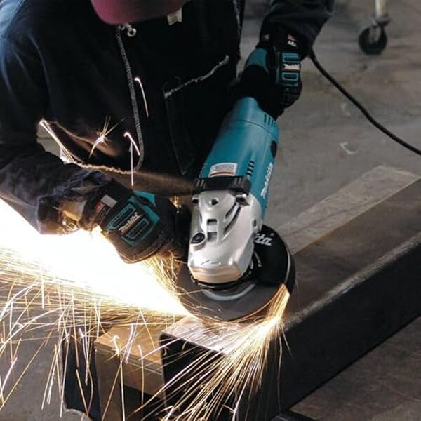 Découvrez notre test détaillé de la meuleuse d'angle Makita GA9020 230 mm 2200 W : performances, avantages et inconvénients pour bien choisir.