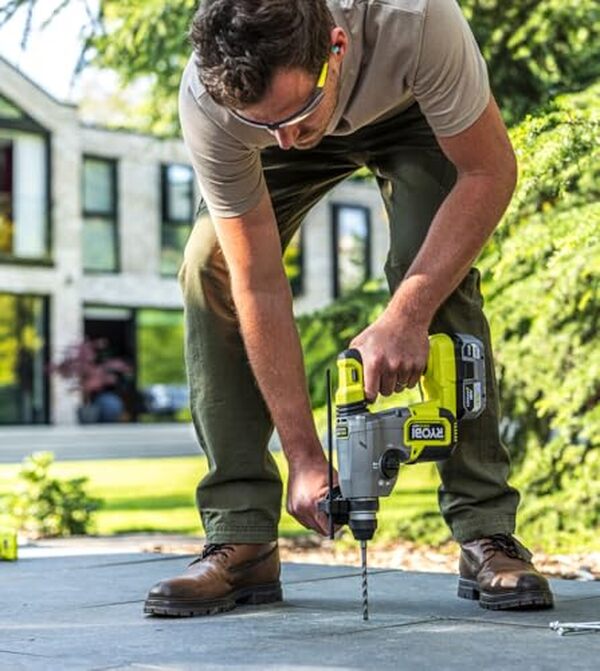 Découvrez notre test complet du perforateur sans fil Ryobi ONE+ R18sds-0 : puissance, polyvalence et autonomie pour tous vos travaux de perçage et de choc.