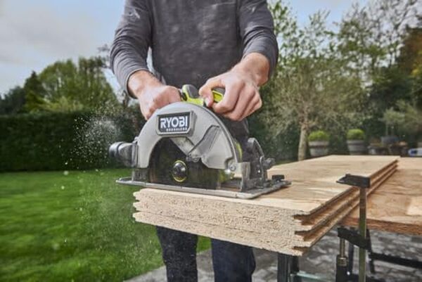 Découvrez notre test complet de la scie circulaire Ryobi 18V One+ RCS18BL-0 : performances, capacité de découpe profonde et verdict détaillé pour vos travaux. 