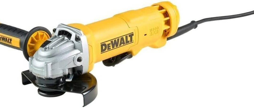 Test de la meuleuse Dewalt DWE4233-QS 1400W : puissance et confort