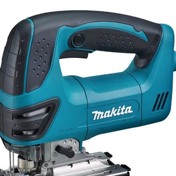 Découvrez notre test complet de la scie sauteuse filaire Makita 4350FCT : performances, caractéristiques et avis pour bien choisir votre outil.