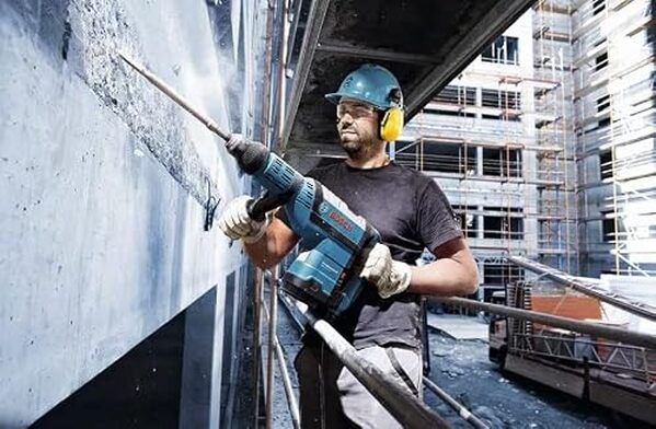 Découvrez notre test détaillé du perforateur Bosch Professional GBH 8-45 DV : puissance, précision et performances pour vos travaux de perçage et de démolition.