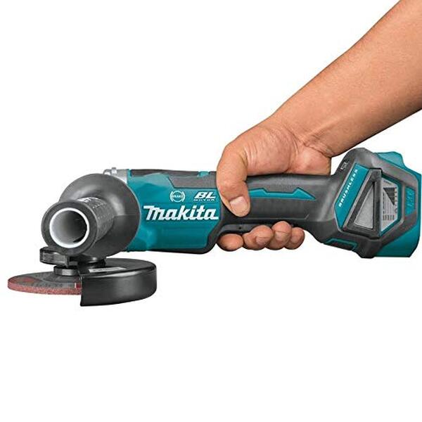 Découvrez notre test détaillé de la meuleuse d'angle Makita DGA517RTJ 18V LXT 125 mm : caractéristiques, performances et avis d'expert pour bien choisir.