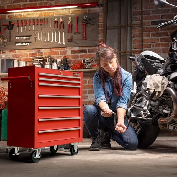 Découvrez notre test complet de la servante d'atelier Arebos avec 7 compartiments : rangement pratique, qualité de fabrication et performances pour vos projets.