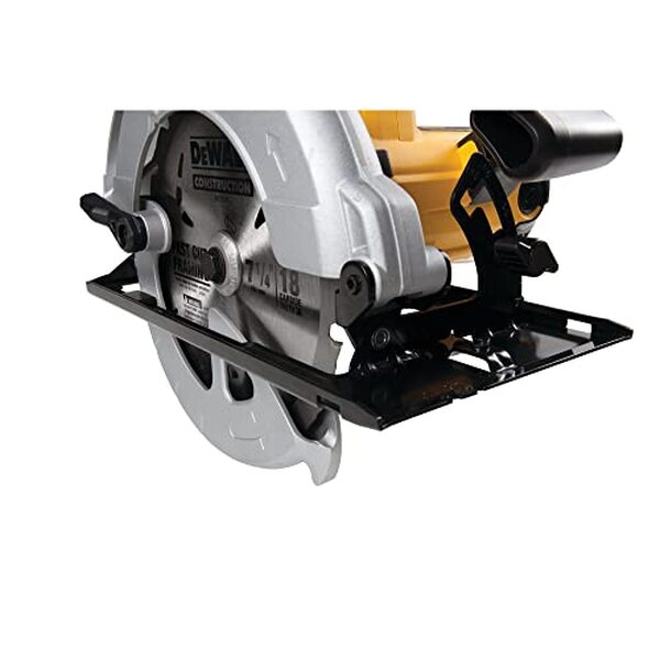 Découvrez notre test détaillé de la scie circulaire compacte Dewalt DWE560-QS : performances, avantages et inconvénients pour bien choisir votre outil.