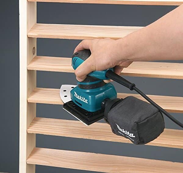 Découvrez notre test détaillé de la ponceuse Makita BO4565J 200W : caractéristiques, performances, avantages et inconvénients pour bien choisir votre outil. 