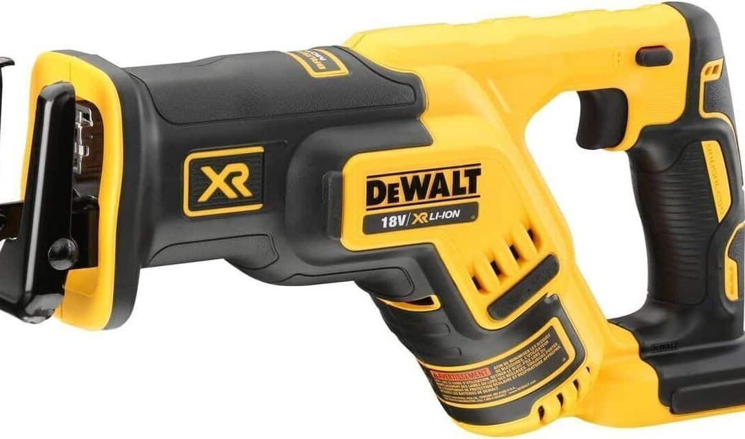 Test de la scie sabre DeWalt DCS367N 18V compacte